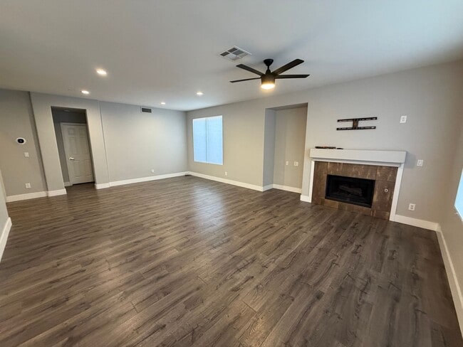 Building Photo - BEAUTIFUL 5BD/3BA TWO-STORY HOME W/ POOL IN HENDERSON. 3 CAR GARAGE!