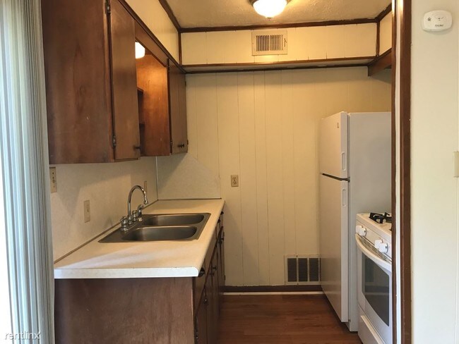 Building Photo - 2 br, 1 bath Duplex - 749 Meadow Ln # A # B B