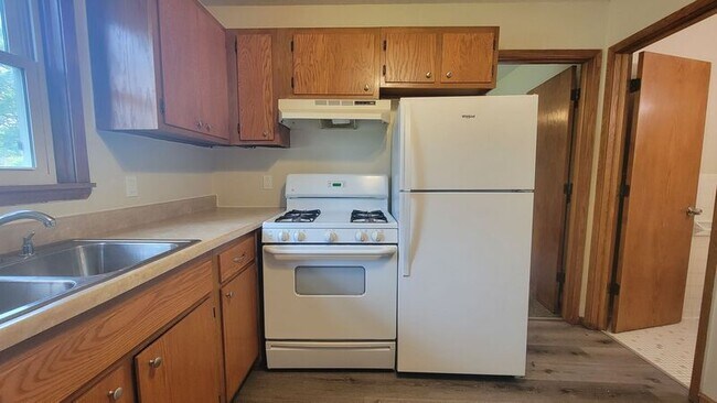 Foto del edificio - 802 Garfield St W