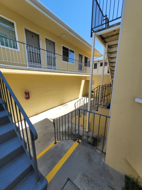 Foto del edificio - 7263 W Manchester Ave