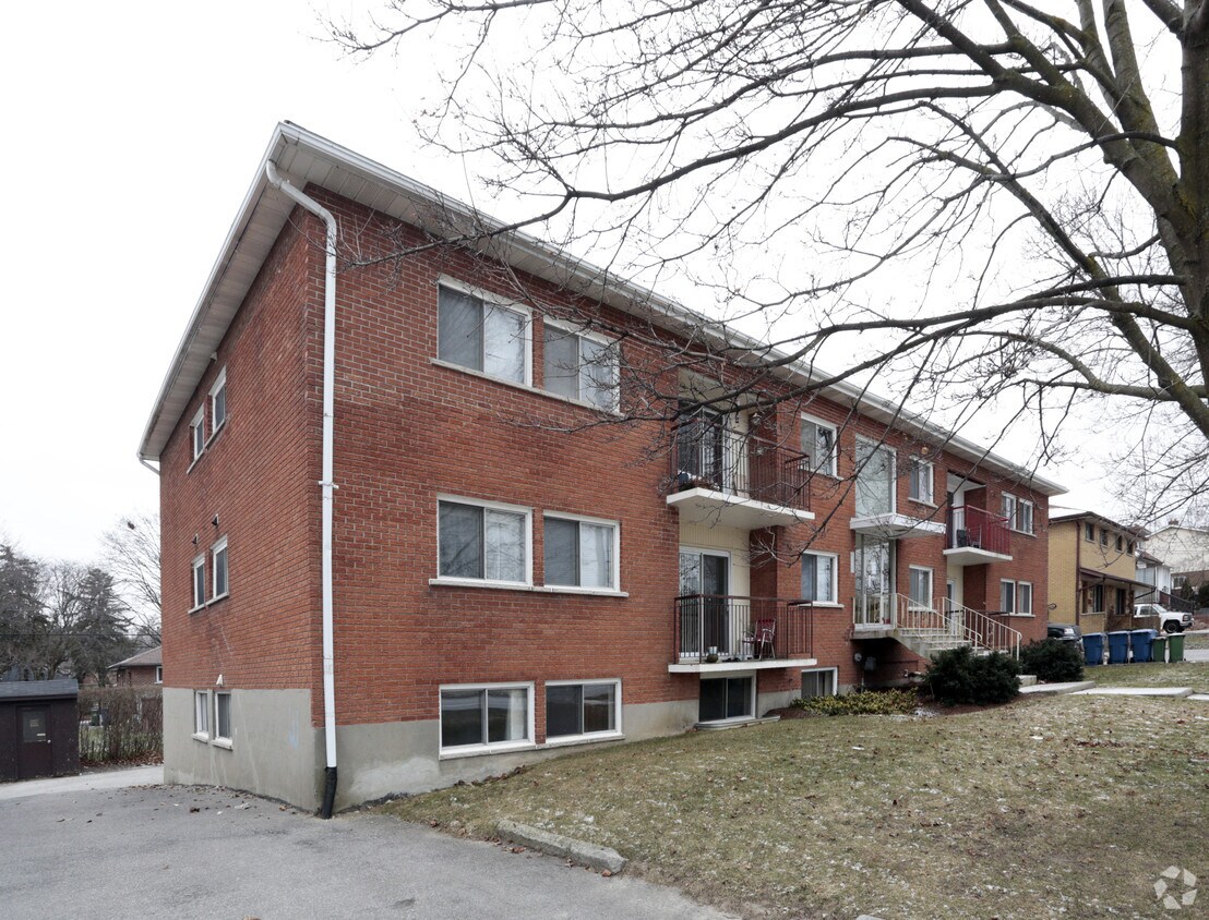 Photo du bâtiment - 158 Willow Rd