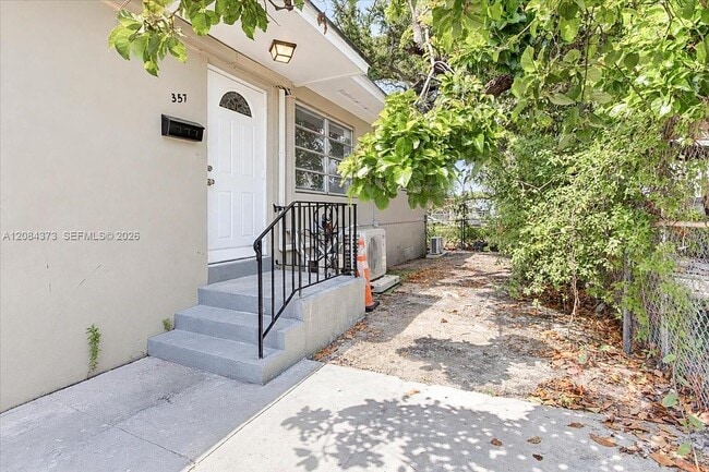 Building Photo - 355 NE 55th Terrace