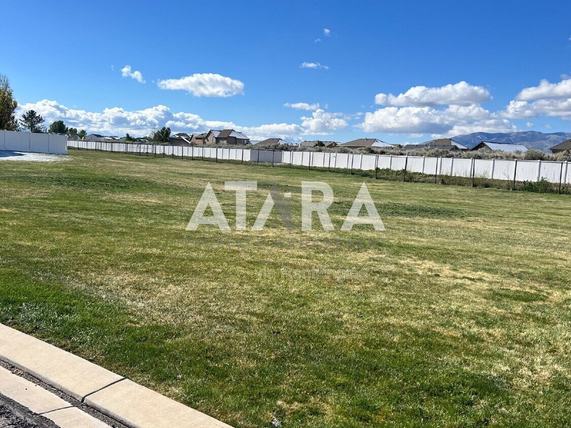 Foto del edificio - 2158 W 2180 N