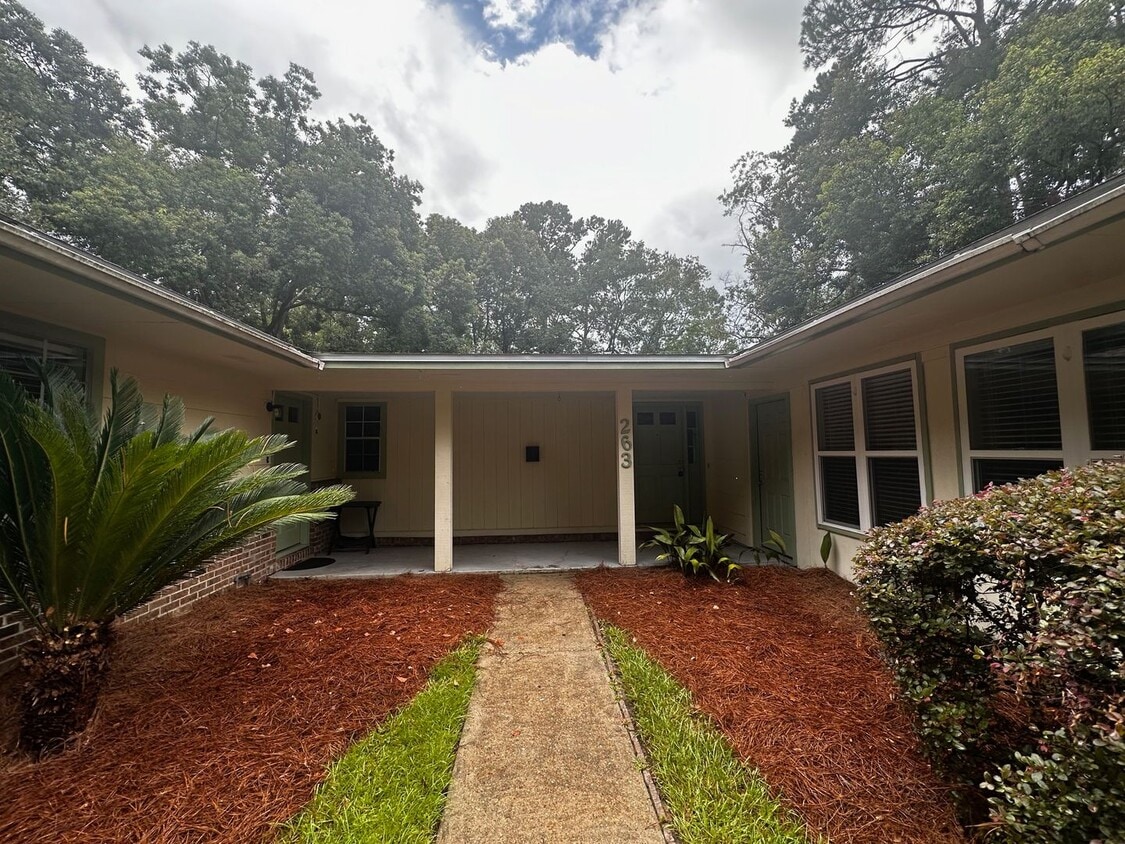 Primary Photo - 263 N Villas Ct