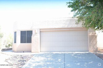 Building Photo - 7333 E Placita Luz de La Luna