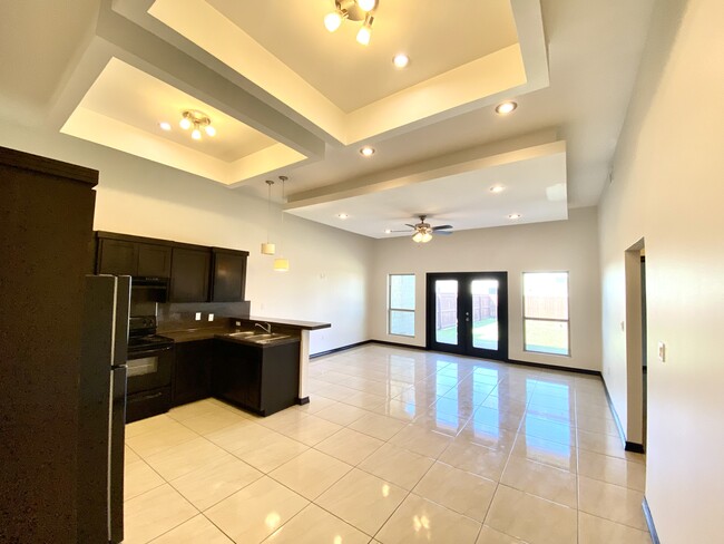 Building Photo - 6693 Garden Woods Ave