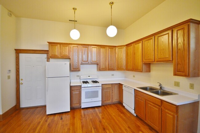 Building Photo - 1808 W Patterson Ave