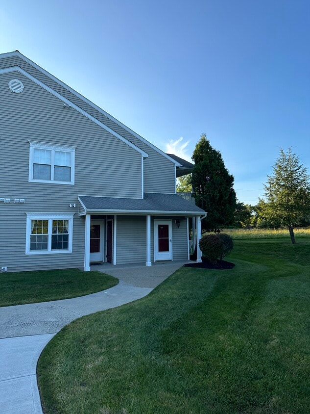 Primary Photo - 107 Evergreen Pl
