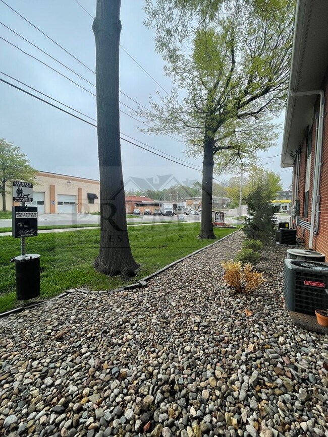 Foto del edificio - Updated 1 bed / 1 bath apartment - 60 West...