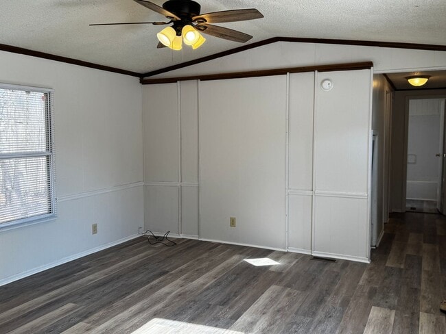 Building Photo - Three Bedroom Single Wide Home in Troutman