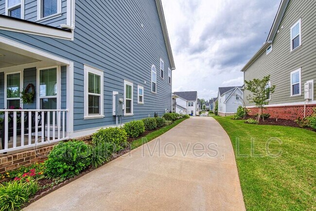 Building Photo - 210 Alister Dr