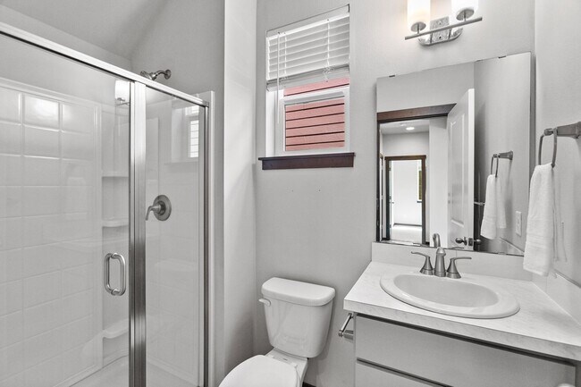 Foto del edificio - Newer 5 Bedroom Home off Loxie Eagans! Min...