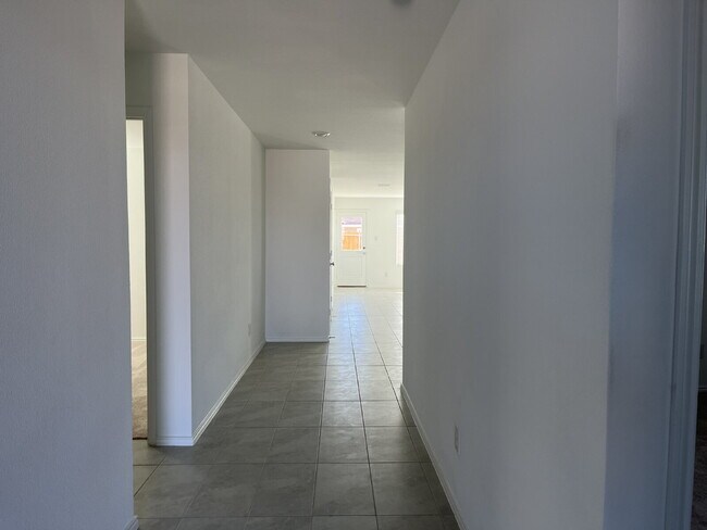 Foto del edificio - 900 Mountain Laurel Rd