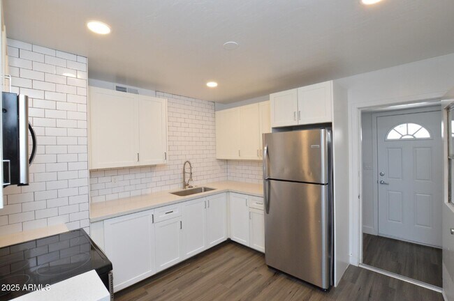 Foto del edificio - 1202 E Kaler Dr