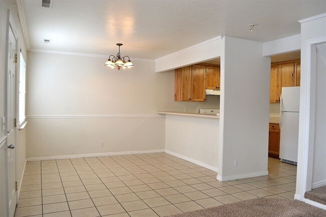 Building Photo - Nice Size Ogden 3 Bedroom Townhouse!