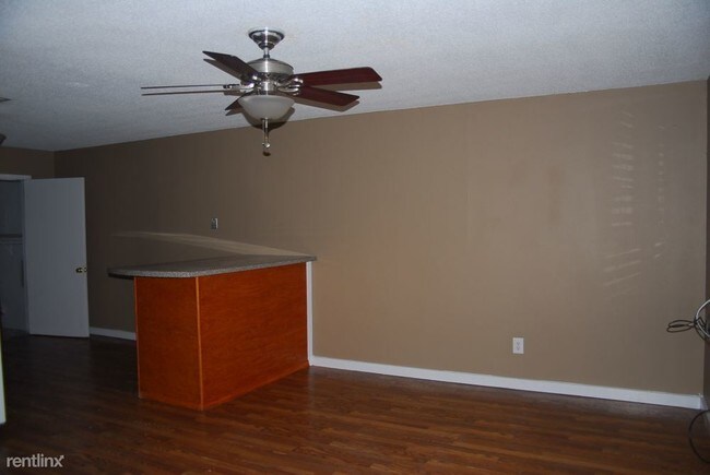 Building Photo - 2 br, 1 bath Duplex - 15724 Cook Rd Apt A