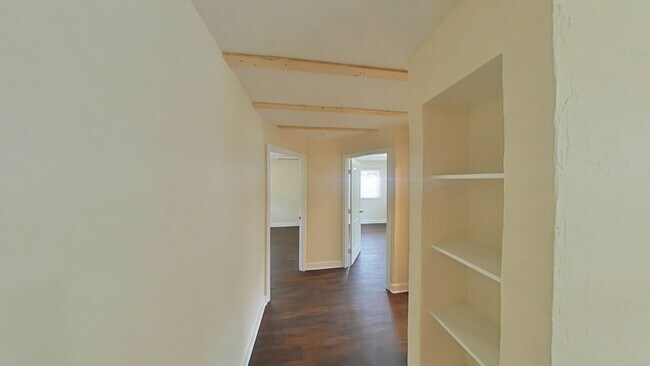 Foto del edificio - Beautifully Renovated 2/1 - Convenient Loc...