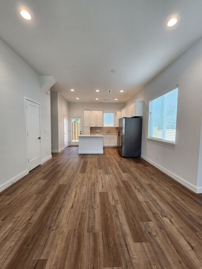 Building Photo - New Construction-Black Mountain Rental!