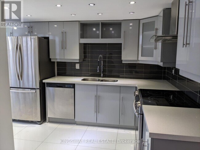 Building Photo - 350 Webb Dr