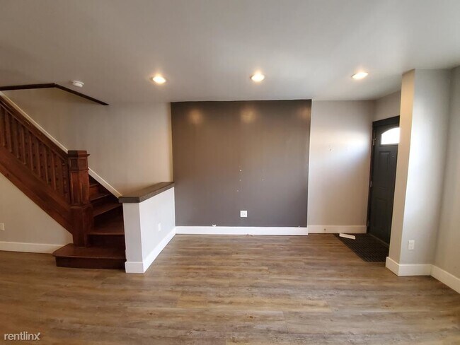 Building Photo - 3 br, 1 bath House - 2559 Tulip St