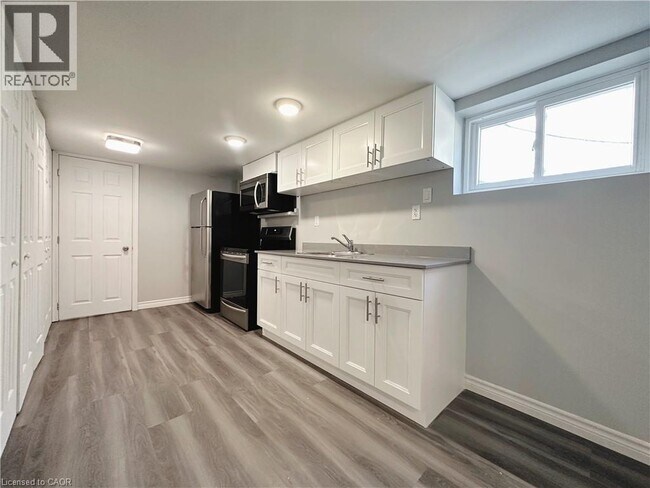 Building Photo - 39 Maywood Rd