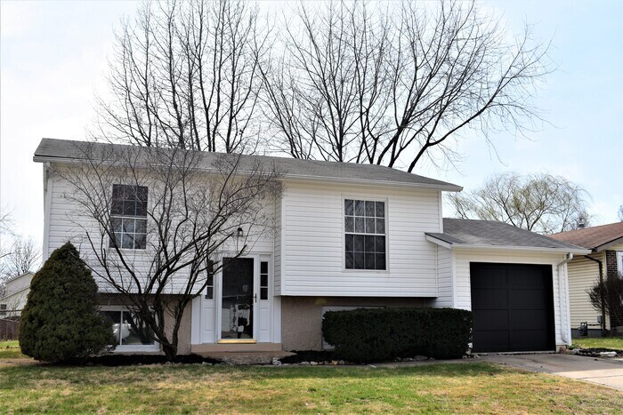 Primary Photo - Unique 4 Bedroom Split Level Home in Flori...