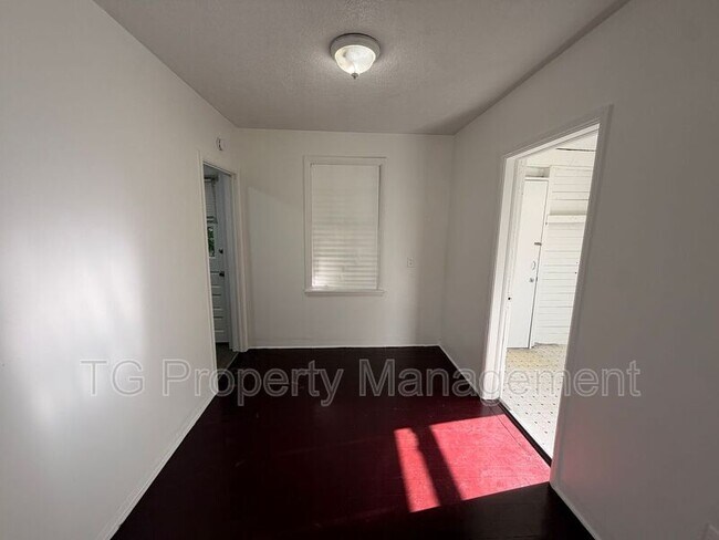 Foto del edificio - 6031 Transylvania Ave