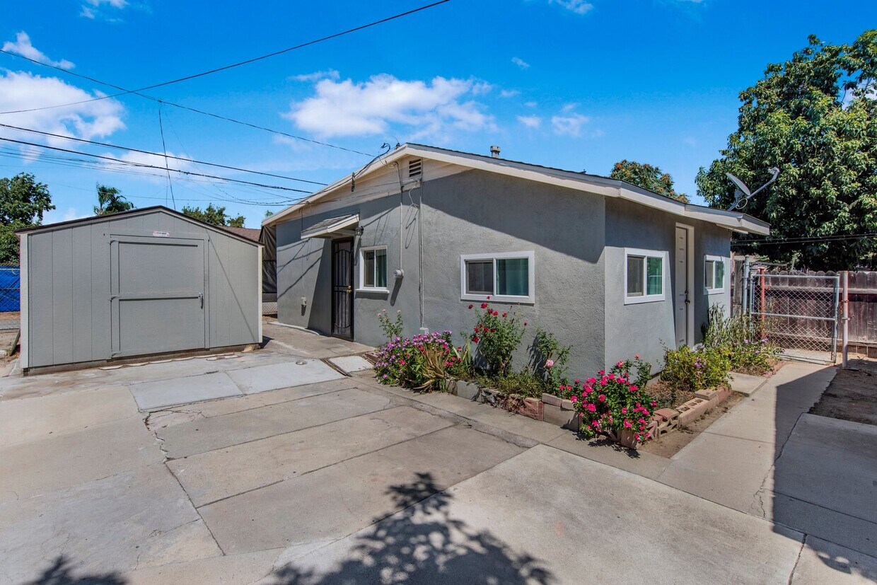 Primary Photo - 636-638 W Nevada St