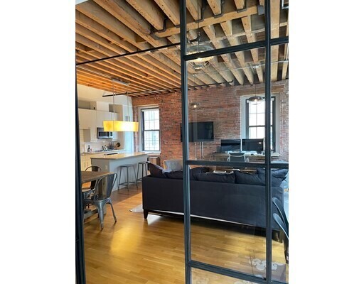 Building Photo - 101 Broad St