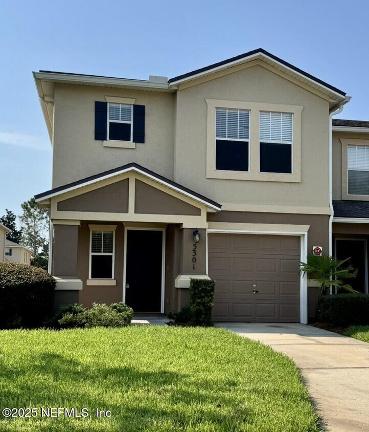 Foto principal - 1500 Calming Water Dr