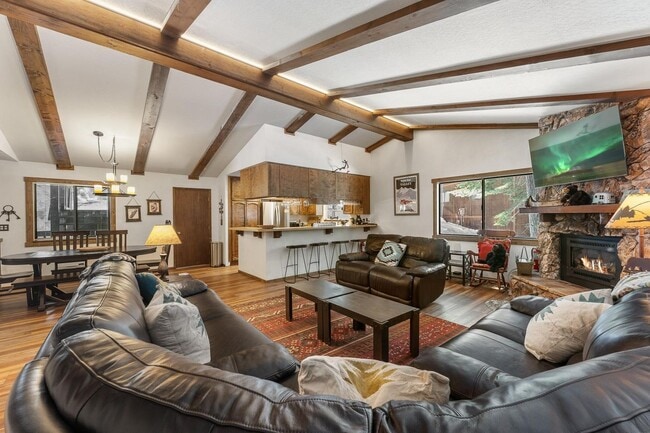 Foto del edificio - SKI LEASE: Ranch Home with Garage & Gas Fireplace!