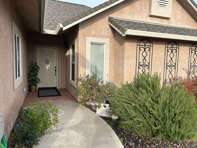 Foto del edificio - Comfortable 3-Bedroom Home in Gated Cottonwood Community