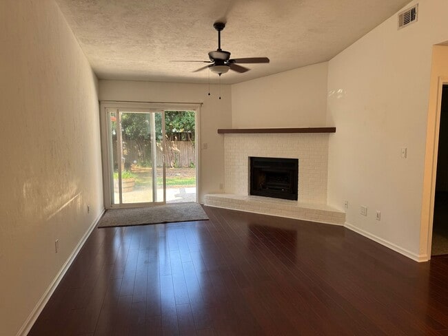 Photo - Renovated Duplex Near HCA & TMH Townhome