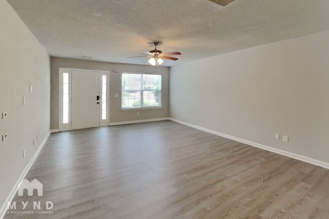 Building Photo - 6132 Hickory Ln Dr