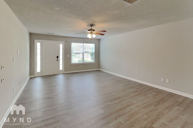 Foto del edificio - 6132 Hickory Ln Dr