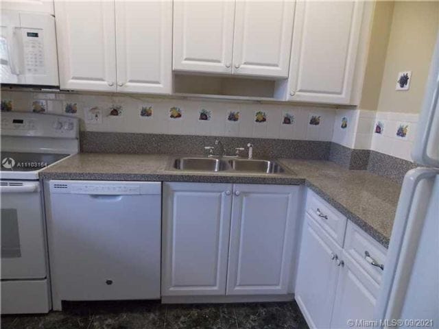 Primary Photo - 220 SW 9th Ave