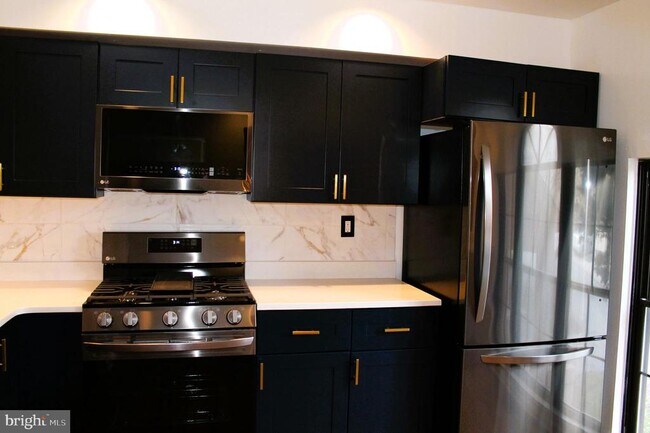 Building Photo - 3204 Stoneham Dr