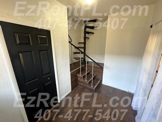 Building Photo - 2nd Floor Attic Studio Apt w/ Kitchenette ...