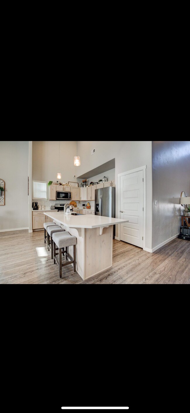 Building Photo - 562 Red Cedar Way