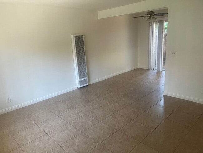 Foto del edificio - 481 N Cypress St