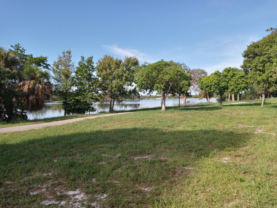 3160 Lake Osborne Dr Unit 106, Lake Worth, FL 33461 Condo for Rent in