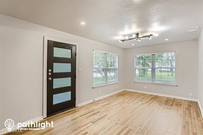 Foto del edificio - 3 br, 2 bath House - 501 N Alamo Road UNIT