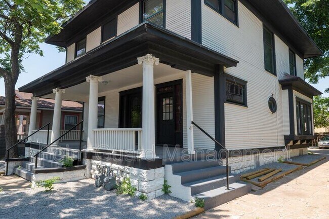 Foto del edificio - 3224 E Oakland Ave