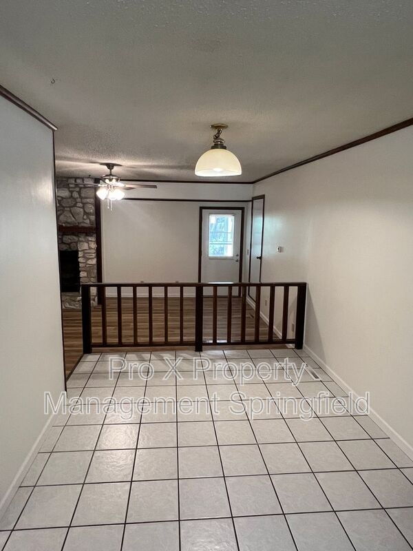 Building Photo - 2529 W Blackburn Dr