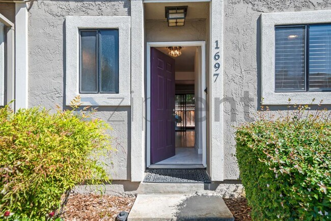 Foto del edificio - 1697 Pso Laguna Seco