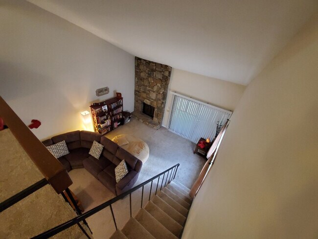 Building Photo - Juniper Lane 219