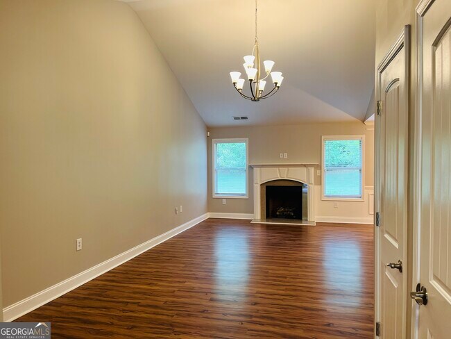 Foto del edificio - 5750 Crest Hill Dr NE