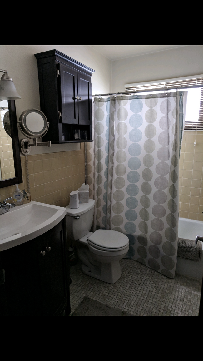 Foto del edificio - 7106 Cottage Grove Rd
