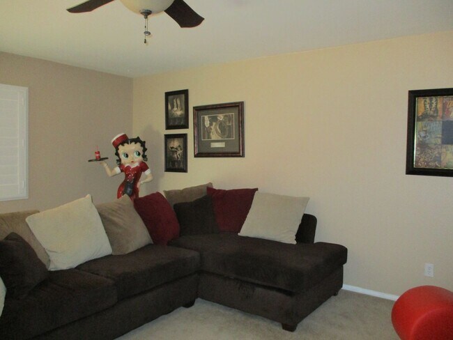 Building Photo - Furnished Condo at the Falls!