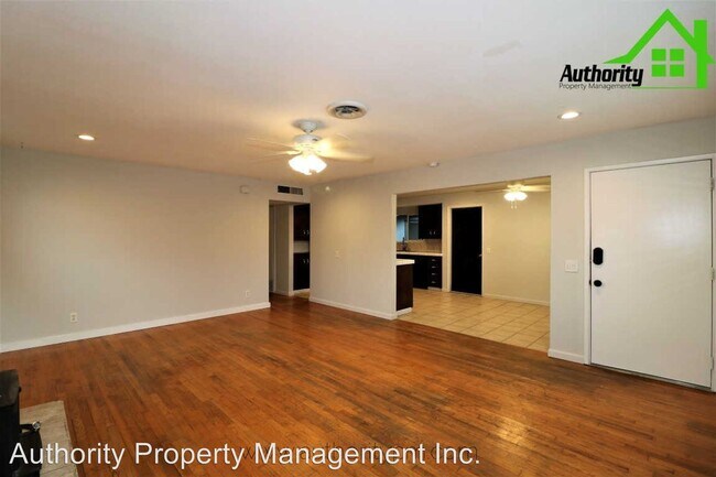 Foto del edificio - 3 br, 2 bath House - 2810 Robert Court